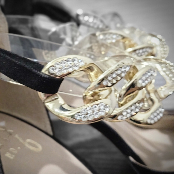 Mix no 6 Black and gold ankle pump with back zipper. - Picture 8 of 8